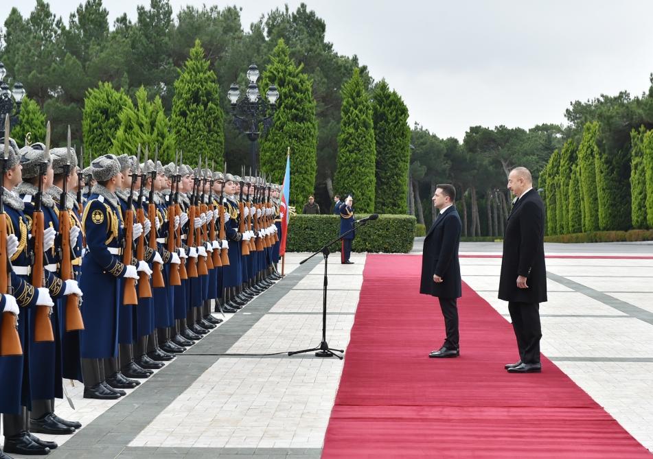 Ukrayna Prezidenti Vladimir Zelenskinin rəsmi qarşılanma mərasimi olub (FOTO)