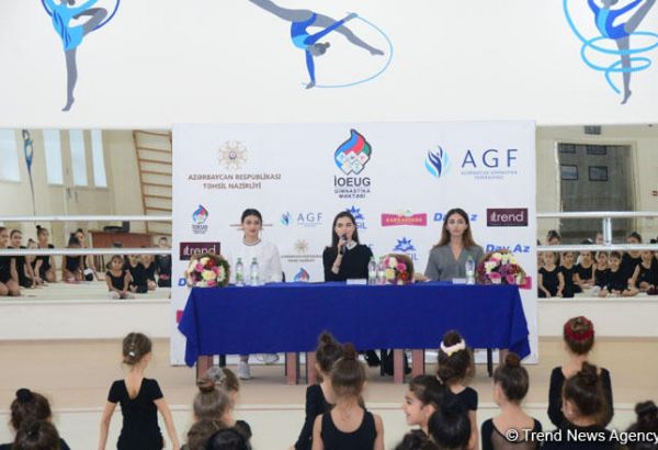 Bədii gimnastika üzrə Azərbaycan milli komandasının üzvləri gənc idmançılarla görüşüblər (FOTO)