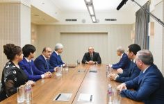 Prezident İlham Əliyev Sankt-Peterburqda fəaliyyət göstərən Azərbaycan diaspor təşkilatlarının rəhbərləri ilə görüşüb (FOTO)