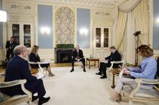 Prezident İlham Əliyev yerli jurnalistlərə ilin yekunları ilə bağlı geniş müsahibə verib (FOTO/VİDEO) (YENİLƏNİB)