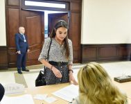 Prezident İlham Əliyev və birinci xanım Mehriban Əliyeva 6 saylı seçki məntəqəsində səs veriblər (FOTO)
