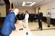 Prezident İlham Əliyev və birinci xanım Mehriban Əliyeva 6 saylı seçki məntəqəsində səs veriblər (FOTO)