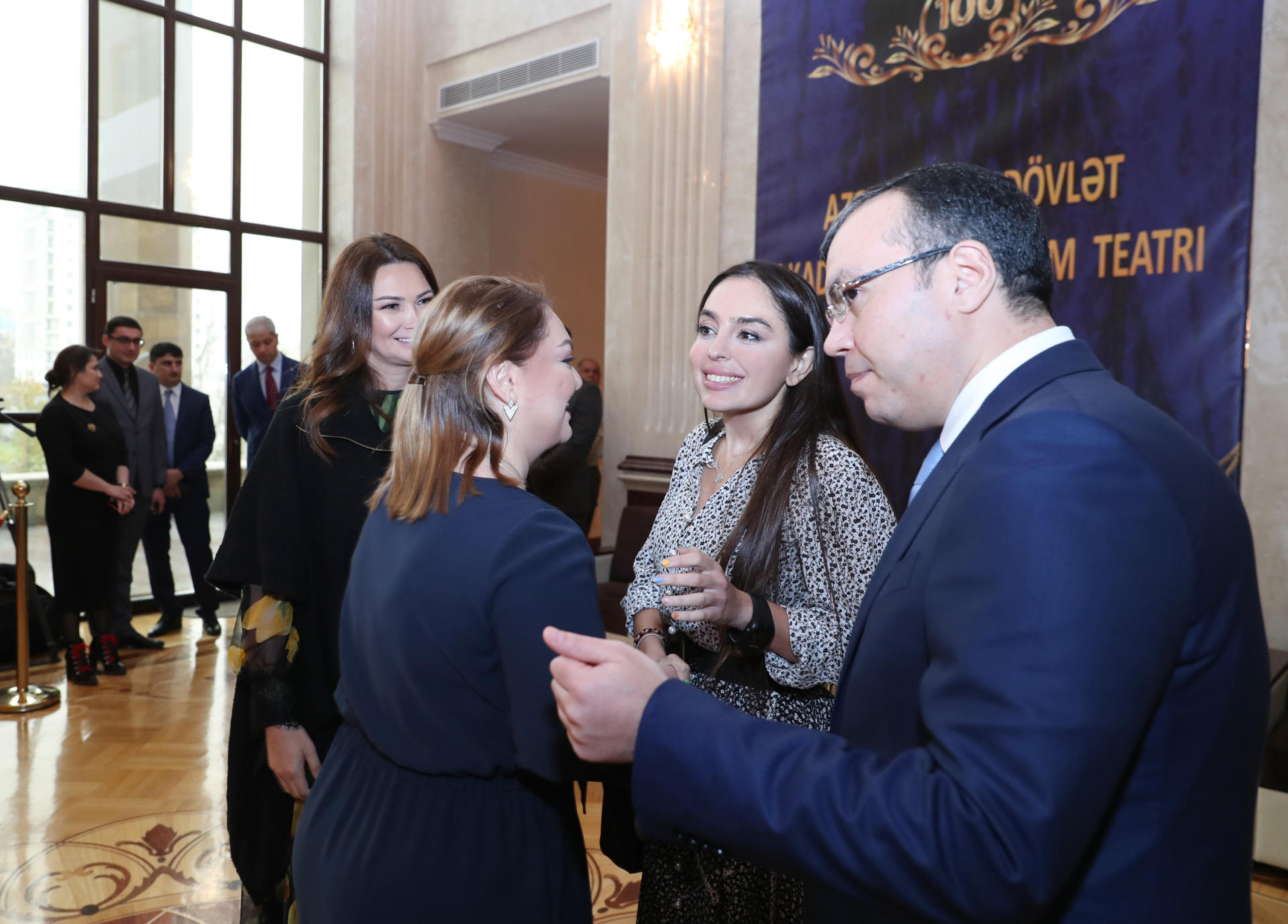 Heydər Əliyev Fondunun vitse-prezidenti Leyla Əliyeva “And” tamaşasının premyerasında iştirak edib (FOTO)