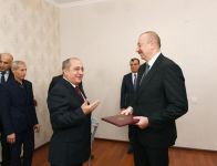 Prezident İlham Əliyev Qarabağ müharibəsi əlillərinə, onlara bərabər tutulan şəxslərə mənzillərin və avtomobillərin təqdim olunması mərasimində iştirak edib (FOTO) (YENİLƏNİB)