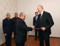 Prezident İlham Əliyev Qarabağ müharibəsi əlillərinə, onlara bərabər tutulan şəxslərə mənzillərin və avtomobillərin təqdim olunması mərasimində iştirak edib (FOTO) (YENİLƏNİB)