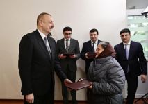 Prezident İlham Əliyev Qarabağ müharibəsi əlillərinə, onlara bərabər tutulan şəxslərə mənzillərin və avtomobillərin təqdim olunması mərasimində iştirak edib (FOTO) (YENİLƏNİB)