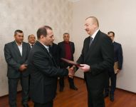 Prezident İlham Əliyev Qarabağ müharibəsi əlillərinə, onlara bərabər tutulan şəxslərə mənzillərin və avtomobillərin təqdim olunması mərasimində iştirak edib (FOTO) (YENİLƏNİB)