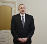 Prezident İlham Əliyev Qarabağ müharibəsi əlillərinə, onlara bərabər tutulan şəxslərə mənzillərin və avtomobillərin təqdim olunması mərasimində iştirak edib (FOTO) (YENİLƏNİB)