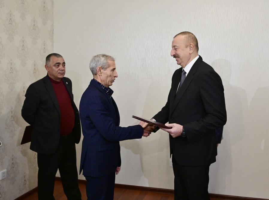 Prezident İlham Əliyev Qarabağ müharibəsi əlillərinə, onlara bərabər tutulan şəxslərə mənzillərin və avtomobillərin təqdim olunması mərasimində iştirak edib (FOTO) (YENİLƏNİB)