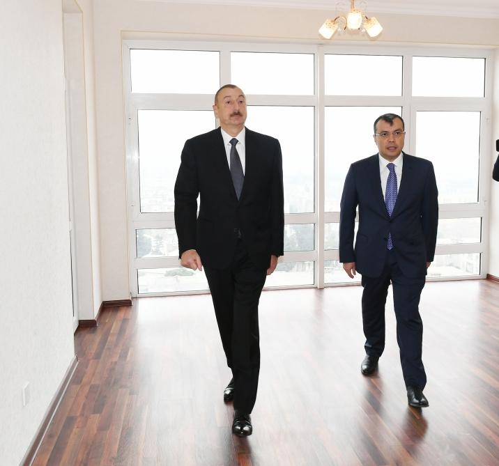 Prezident İlham Əliyev Qarabağ müharibəsi əlillərinə, onlara bərabər tutulan şəxslərə mənzillərin və avtomobillərin təqdim olunması mərasimində iştirak edib (FOTO) (YENİLƏNİB)