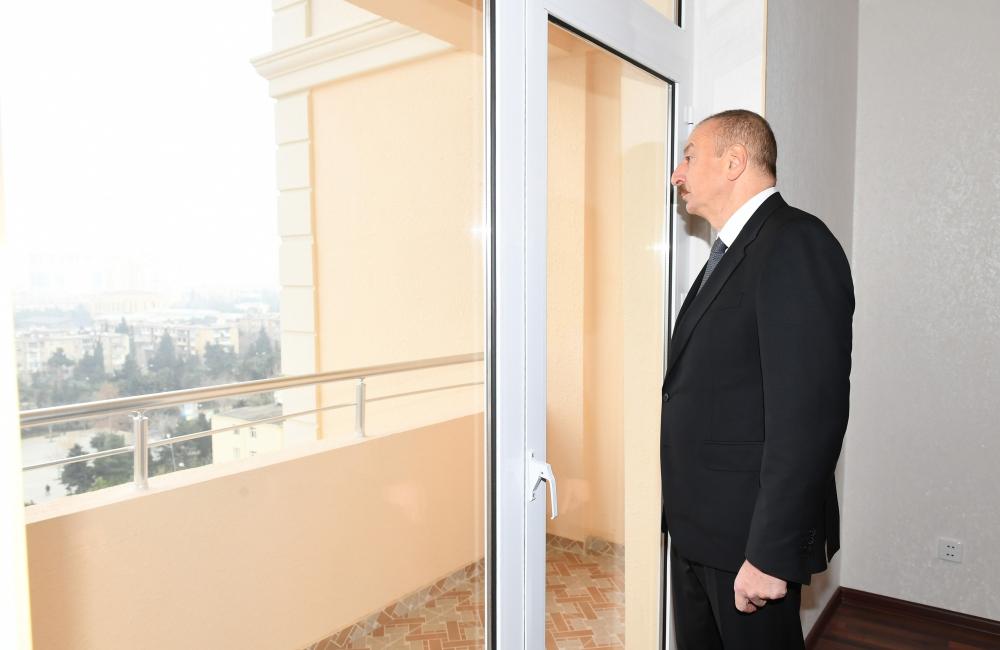 Prezident İlham Əliyev Qarabağ müharibəsi əlillərinə, onlara bərabər tutulan şəxslərə mənzillərin və avtomobillərin təqdim olunması mərasimində iştirak edib (FOTO) (YENİLƏNİB)