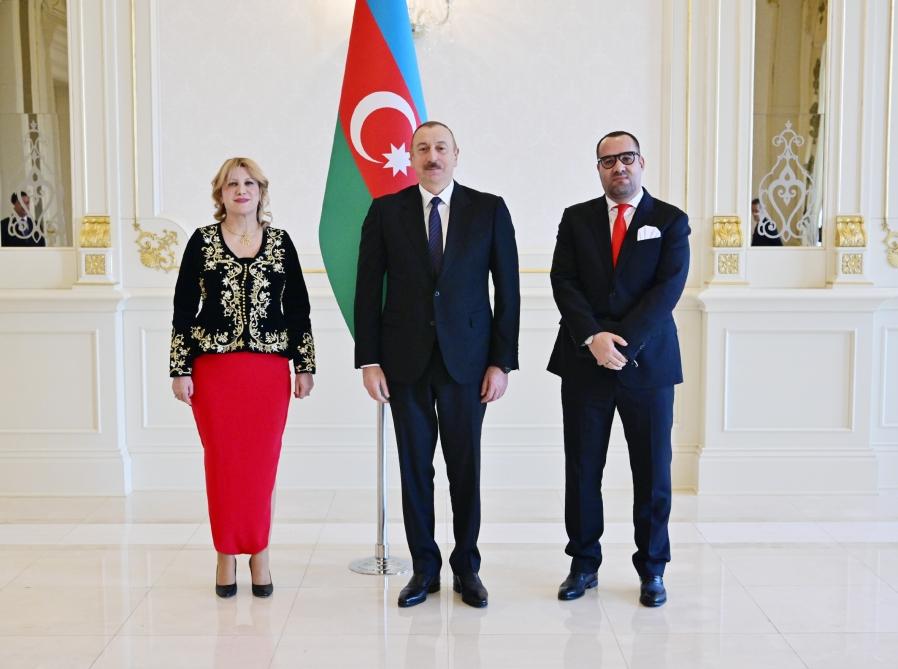 Prezident İlham Əliyev Əlcəzairin Azərbaycanda yeni təyin olunmuş səfirinin etimadnaməsini qəbul edib (FOTO) (YENİLƏNİB)