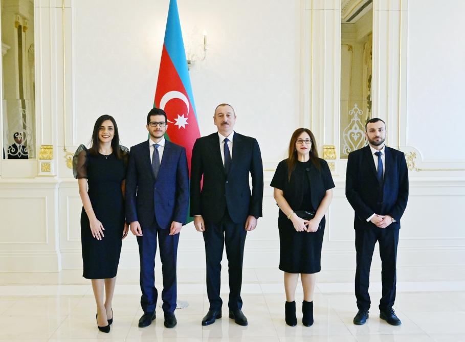 Prezident İlham Əliyev İsrailin Azərbaycanda yeni təyin olunmuş səfirinin etimadnaməsini qəbul edib (FOTO) (YENİLƏNİB)