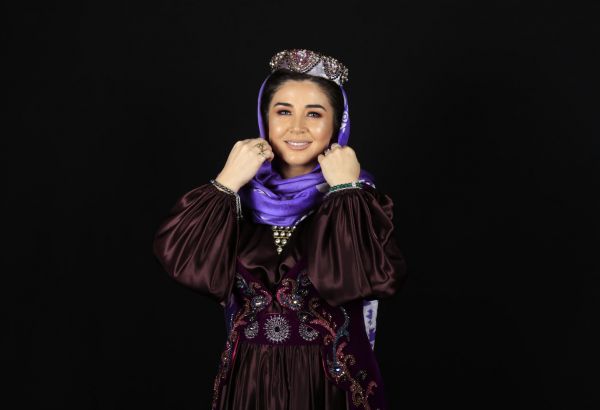Elnarə “Qarabağ atları”na mahnı həsr etdi (FOTO/VİDEO)
