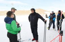 Prezident İlham Əliyev və birinci xanım Mehriban Əliyeva “Şahdağ” Turizm Mərkəzində görülən işlərlə tanış olublar (FOTO/VİDEO) (YENİLƏNİB 2)