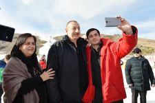 Prezident İlham Əliyev və birinci xanım Mehriban Əliyeva “Şahdağ” Turizm Mərkəzində görülən işlərlə tanış olublar (FOTO/VİDEO) (YENİLƏNİB 2)