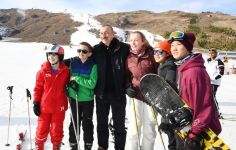 Prezident İlham Əliyev və birinci xanım Mehriban Əliyeva “Şahdağ” Turizm Mərkəzində görülən işlərlə tanış olublar (FOTO/VİDEO) (YENİLƏNİB 2)