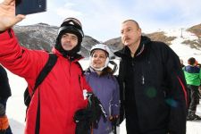 Prezident İlham Əliyev və birinci xanım Mehriban Əliyeva “Şahdağ” Turizm Mərkəzində görülən işlərlə tanış olublar (FOTO/VİDEO) (YENİLƏNİB 2)