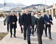 Prezident İlham Əliyev və birinci xanım Mehriban Əliyeva “Şahdağ” Turizm Mərkəzində görülən işlərlə tanış olublar (FOTO/VİDEO) (YENİLƏNİB 2)