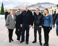 Prezident İlham Əliyev və birinci xanım Mehriban Əliyeva “Şahdağ” Turizm Mərkəzində görülən işlərlə tanış olublar (FOTO/VİDEO) (YENİLƏNİB 2)