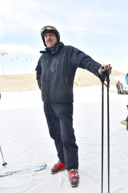 Prezident İlham Əliyev və birinci xanım Mehriban Əliyeva “Şahdağ” Turizm Mərkəzində görülən işlərlə tanış olublar (FOTO/VİDEO) (YENİLƏNİB 2)