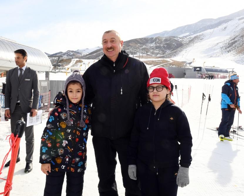 Prezident İlham Əliyev və birinci xanım Mehriban Əliyeva “Şahdağ” Turizm Mərkəzində görülən işlərlə tanış olublar (FOTO/VİDEO) (YENİLƏNİB 2)