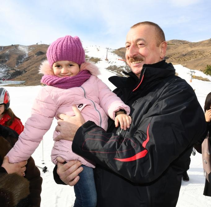 Prezident İlham Əliyev və birinci xanım Mehriban Əliyeva “Şahdağ” Turizm Mərkəzində görülən işlərlə tanış olublar (FOTO/VİDEO) (YENİLƏNİB 2)