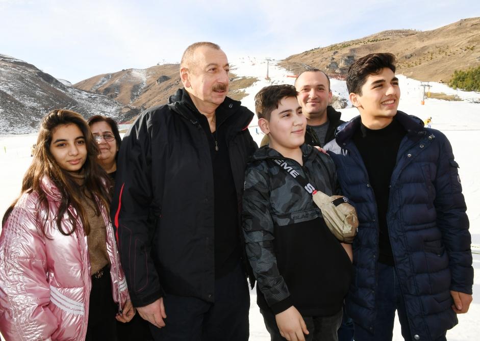 Prezident İlham Əliyev və birinci xanım Mehriban Əliyeva “Şahdağ” Turizm Mərkəzində görülən işlərlə tanış olublar (FOTO/VİDEO) (YENİLƏNİB 2)