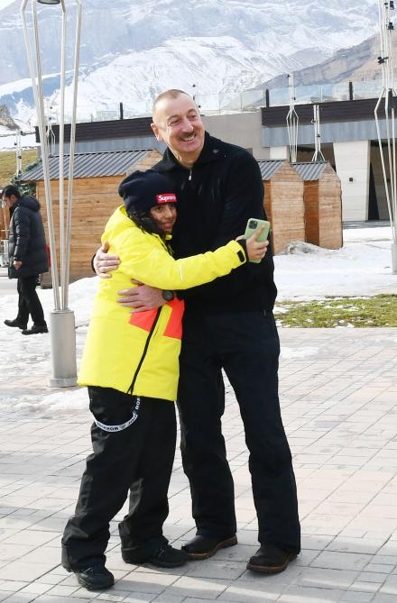 Prezident İlham Əliyev və birinci xanım Mehriban Əliyeva “Şahdağ” Turizm Mərkəzində görülən işlərlə tanış olublar (FOTO/VİDEO) (YENİLƏNİB 2)
