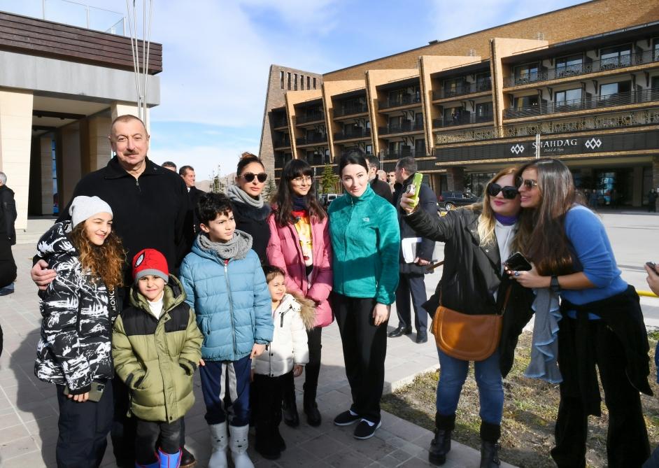 Prezident İlham Əliyev və birinci xanım Mehriban Əliyeva “Şahdağ” Turizm Mərkəzində görülən işlərlə tanış olublar (FOTO/VİDEO) (YENİLƏNİB 2)