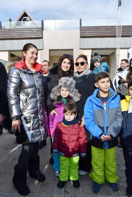 Prezident İlham Əliyev və birinci xanım Mehriban Əliyeva “Şahdağ” Turizm Mərkəzində görülən işlərlə tanış olublar (FOTO/VİDEO) (YENİLƏNİB 2)