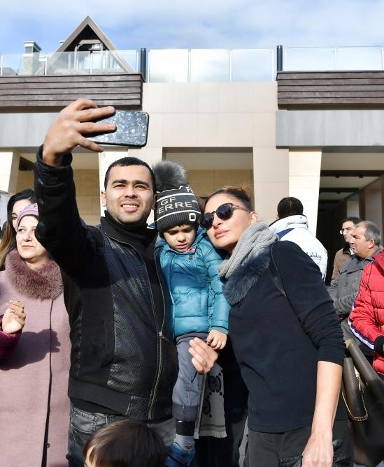 Prezident İlham Əliyev və birinci xanım Mehriban Əliyeva “Şahdağ” Turizm Mərkəzində görülən işlərlə tanış olublar (FOTO/VİDEO) (YENİLƏNİB 2)