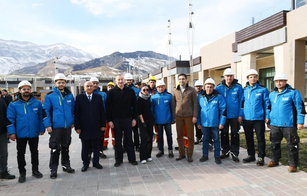 Prezident İlham Əliyev və birinci xanım Mehriban Əliyeva “Şahdağ” Turizm Mərkəzində görülən işlərlə tanış olublar (FOTO/VİDEO) (YENİLƏNİB 2)