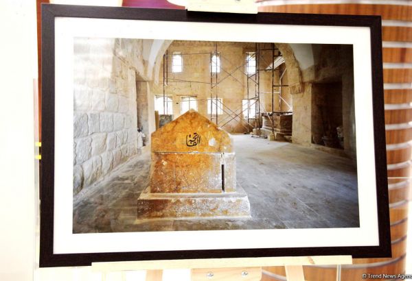 Bakıda Nəsiminin Suriyadakı məqbərəsi və Hələb şəhərinin fotolarından ibarət sərgi açılıb (FOTO)