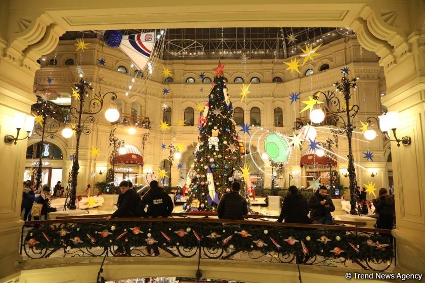 Moskva Yeni ili qarşılamağa hazırlaşır (FOTOREPORTAJ)