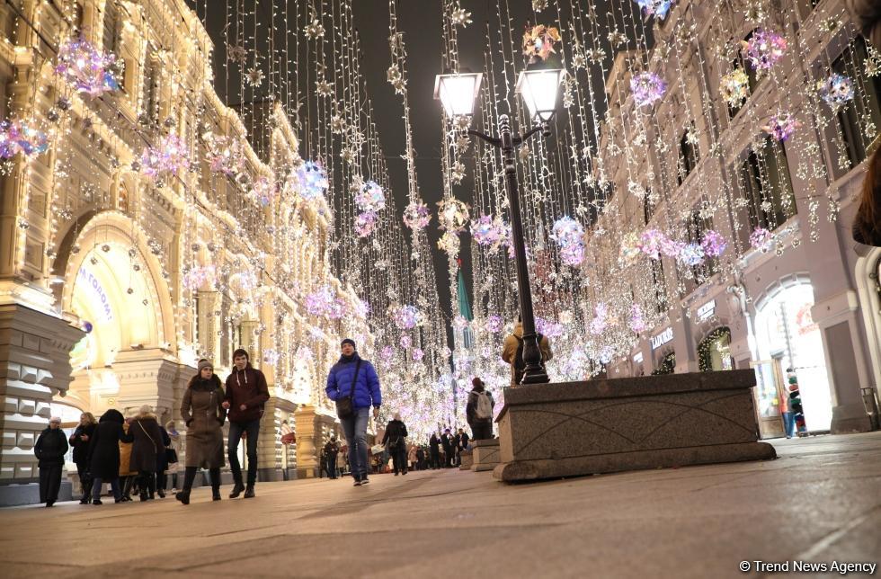 Moskva Yeni ili qarşılamağa hazırlaşır (FOTOREPORTAJ)