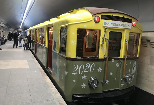 Bakı metrosunda Yeni il - Retro vaqonlarda nostalji səyahət (FOTO)