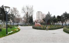 Prezident İlham Əliyev Bakının daha bir parkında aparılan yenidənqurma işləri ilə tanış olub (FOTO) (YENİLƏNİB)