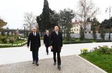 Prezident İlham Əliyev Bakının daha bir parkında aparılan yenidənqurma işləri ilə tanış olub (FOTO) (YENİLƏNİB)