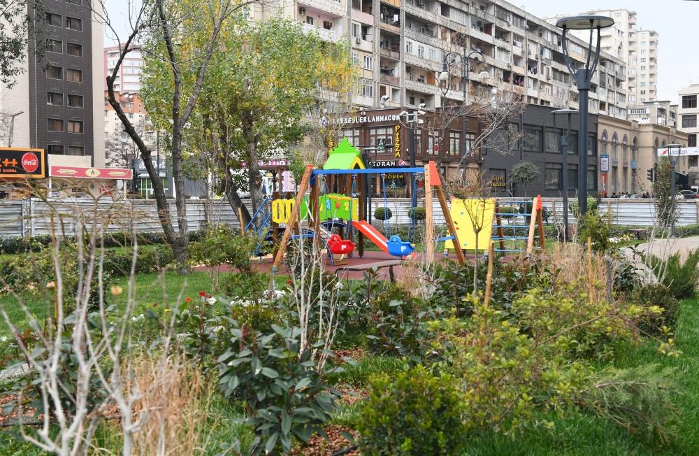 Prezident İlham Əliyev Bakının daha bir parkında aparılan yenidənqurma işləri ilə tanış olub (FOTO) (YENİLƏNİB)