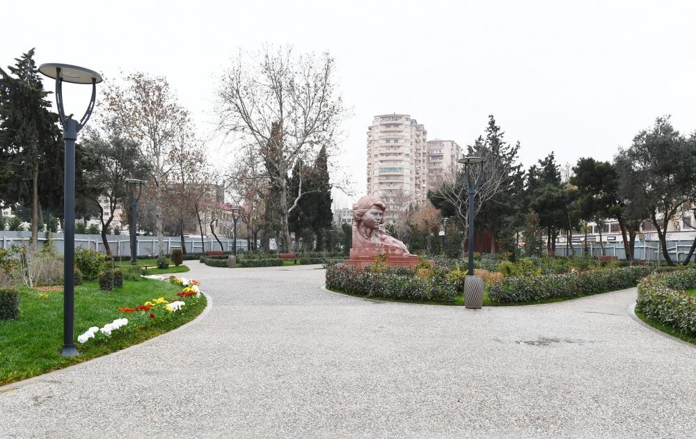 Prezident İlham Əliyev Bakının daha bir parkında aparılan yenidənqurma işləri ilə tanış olub (FOTO) (YENİLƏNİB)