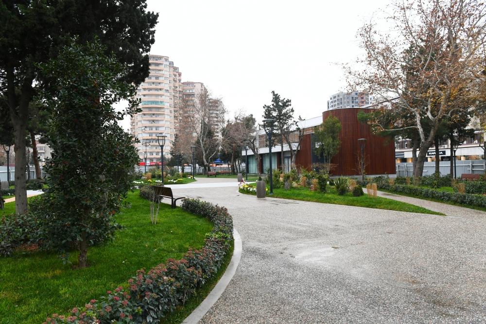 Prezident İlham Əliyev Bakının daha bir parkında aparılan yenidənqurma işləri ilə tanış olub (FOTO) (YENİLƏNİB)