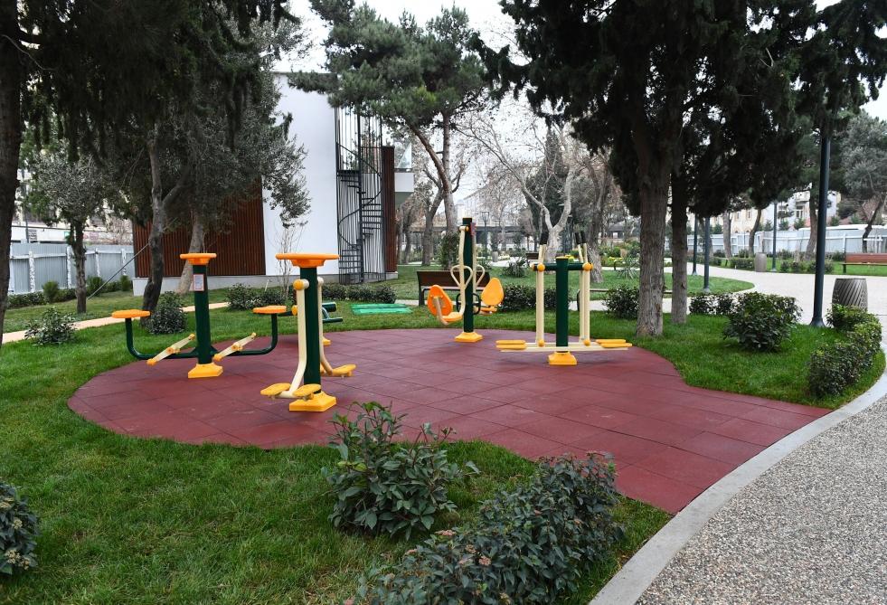 Prezident İlham Əliyev Bakının daha bir parkında aparılan yenidənqurma işləri ilə tanış olub (FOTO) (YENİLƏNİB)