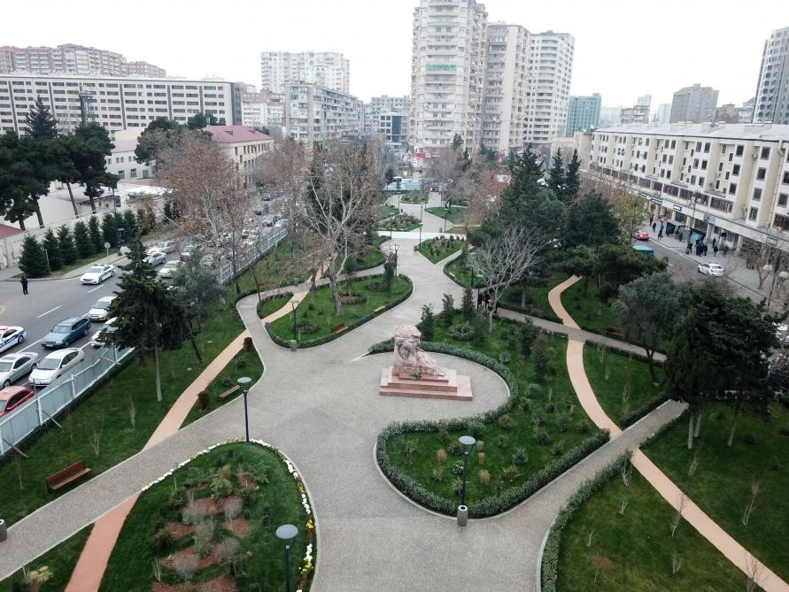 Prezident İlham Əliyev Bakının daha bir parkında aparılan yenidənqurma işləri ilə tanış olub (FOTO) (YENİLƏNİB)