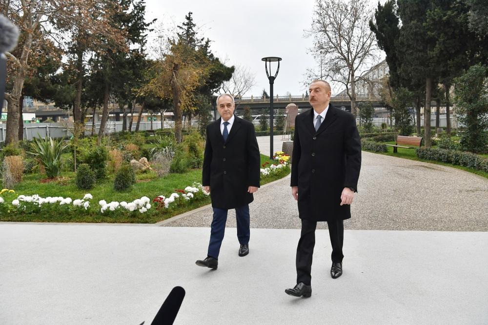 Prezident İlham Əliyev Bakının daha bir parkında aparılan yenidənqurma işləri ilə tanış olub (FOTO) (YENİLƏNİB)