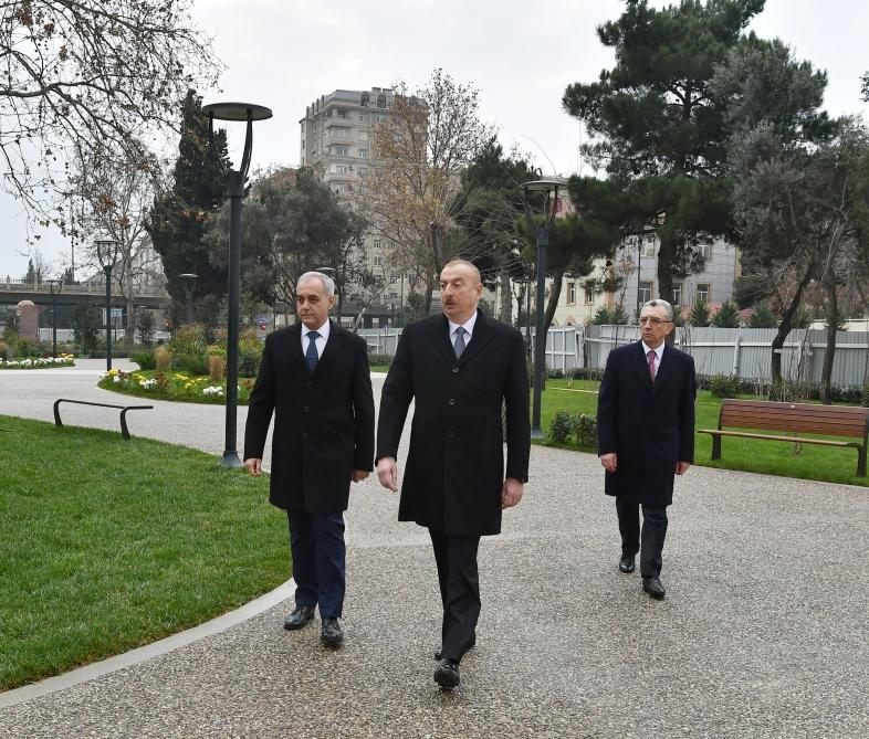 Prezident İlham Əliyev Bakının daha bir parkında aparılan yenidənqurma işləri ilə tanış olub (FOTO) (YENİLƏNİB)