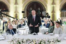 Prezident İlham Əliyev və birinci xanım Mehriban Əliyeva Xoşbəxt Yusifzadənin 90 illik yubileyi münasibətilə keçirilən mərasimdə iştirak ediblər (YENİLƏNİB) (FOTO/VİDEO)