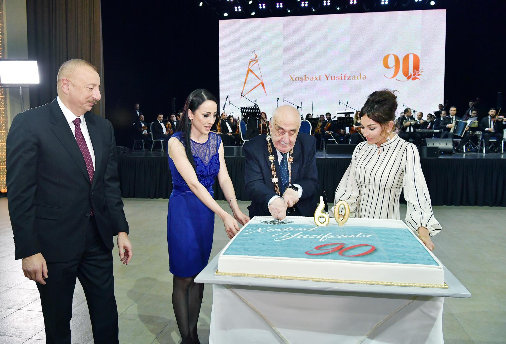 Prezident İlham Əliyev və birinci xanım Mehriban Əliyeva Xoşbəxt Yusifzadənin 90 illik yubileyi münasibətilə keçirilən mərasimdə iştirak ediblər (YENİLƏNİB) (FOTO/VİDEO)