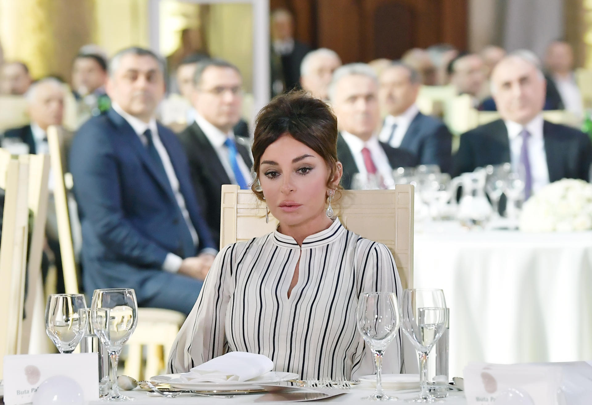 Prezident İlham Əliyev və birinci xanım Mehriban Əliyeva Xoşbəxt Yusifzadənin 90 illik yubileyi münasibətilə keçirilən mərasimdə iştirak ediblər (YENİLƏNİB) (FOTO/VİDEO)