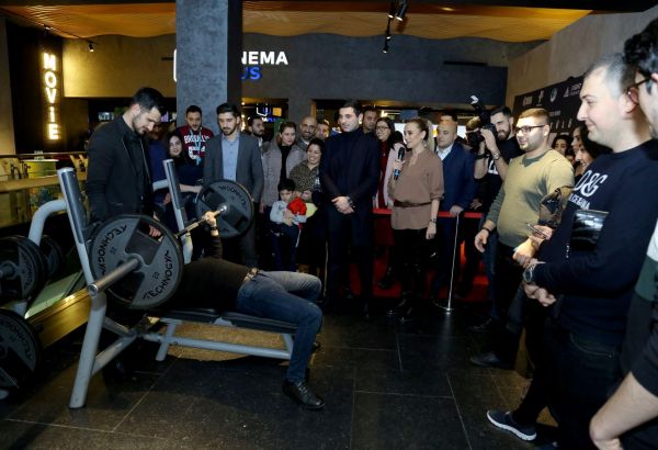 “CinemaPlus”da dünya şöhrətli ağır atlet Naim Süleymanoğlu haqda film nümayiş olunub (FOTO/VİDEO)